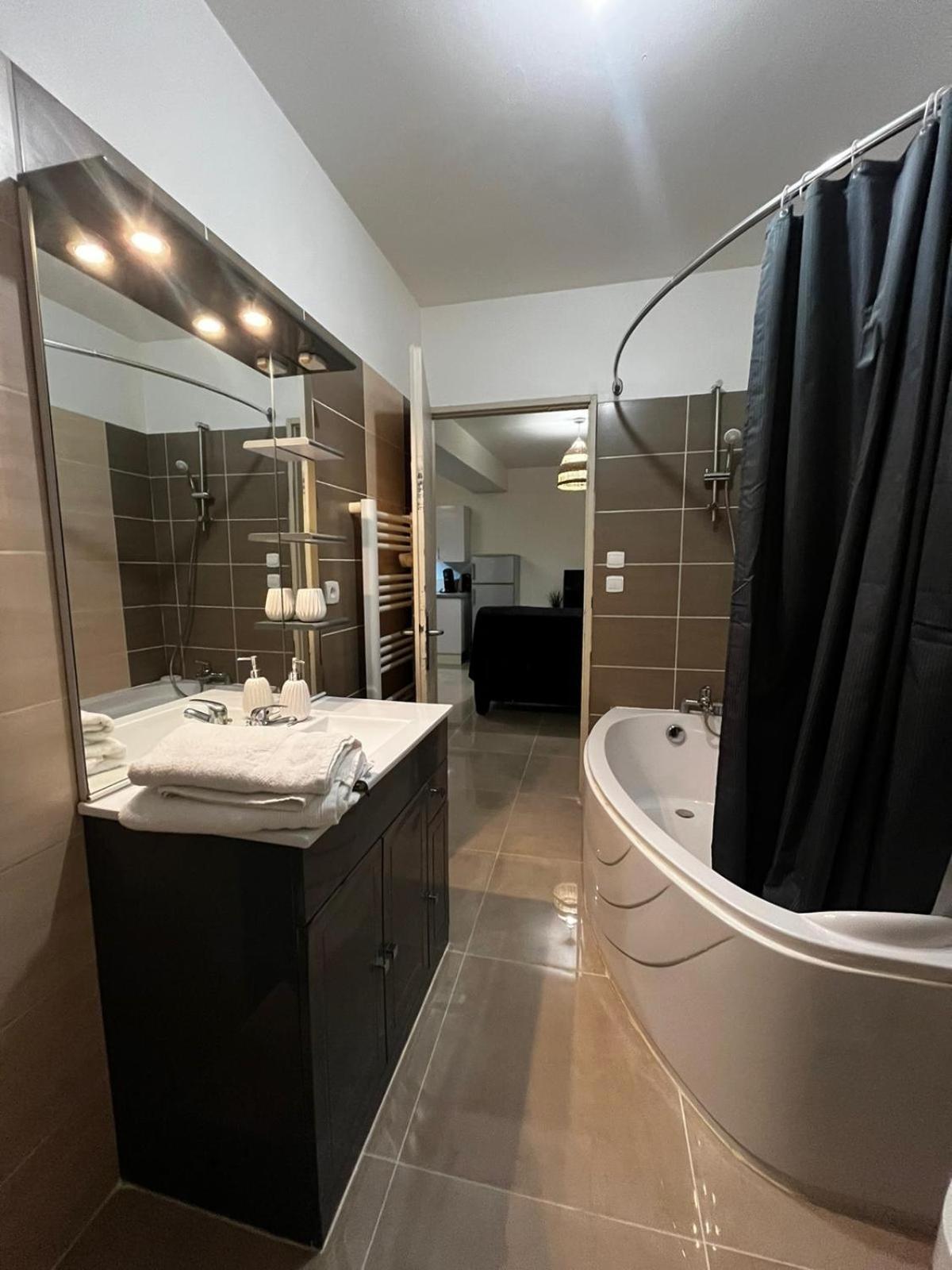 Appartement Des Carmes Nîmes Exterior foto